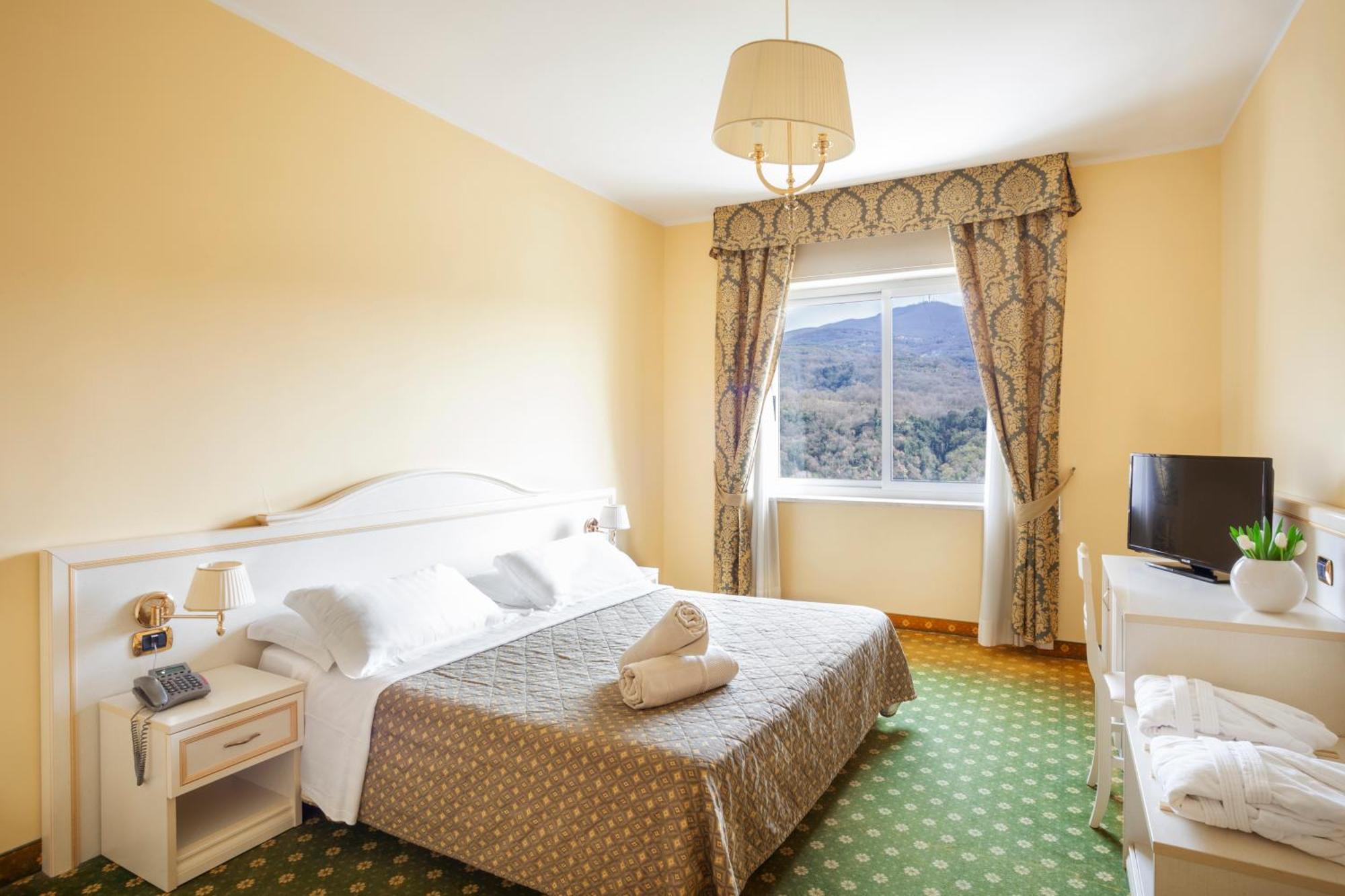 Complesso Termale Vescine Hotel Castelforte Exterior photo